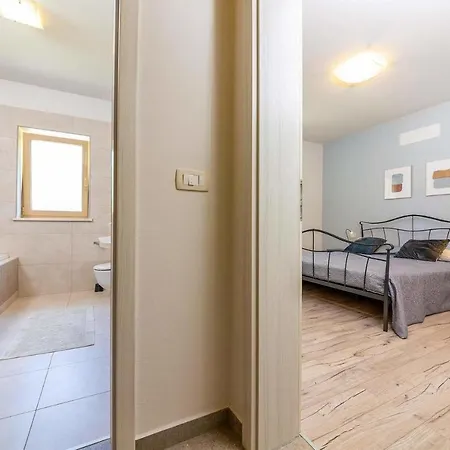 Aria Holiday home Santalezi